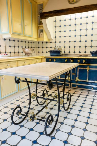 null Butcher's table with wrought-iron legs and gilded brass trimmings.
Polished...