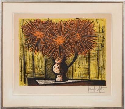  Bernard BUFFET (1928-1999).
Dahlias sur fond jaune, 1962.
Lithographie, signée au... Gazette Drouot