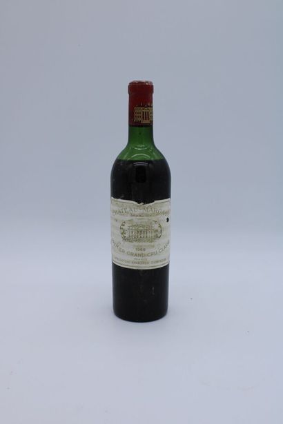 null Château Margaux 1969, une bouteille, niveau en dessous de l'épaule, étiquette...