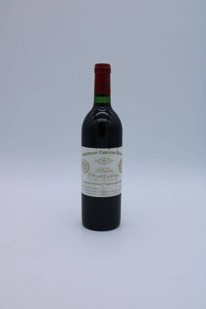  Château Cheval Blanc 1982, une bouteille, étiquette tachée