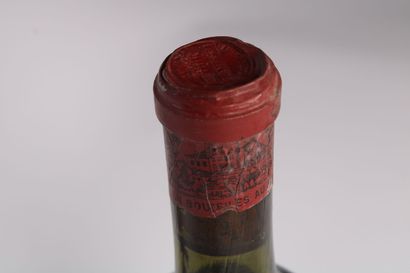 null Château Lafite-Rothschild 1874, une bouteille, niveau légèrement bas

portant...