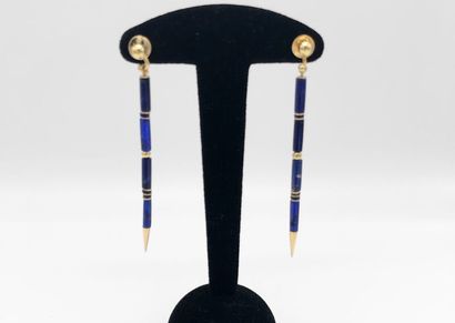 null Paire de pendants d'oreilles en or jaune 750 et lapis lazuli, décor de pointes,...