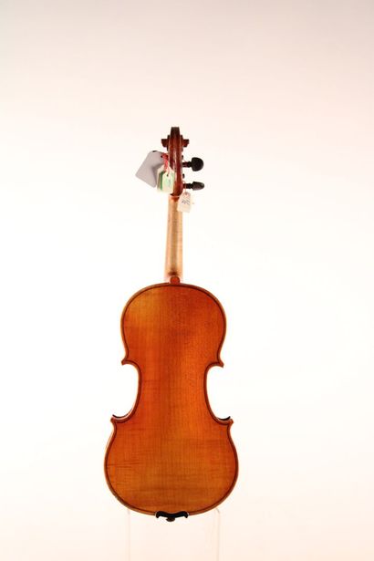 null Violon de taille 1/2 travail de Mirecourt, étiquette "Copie de Stradivarius",...