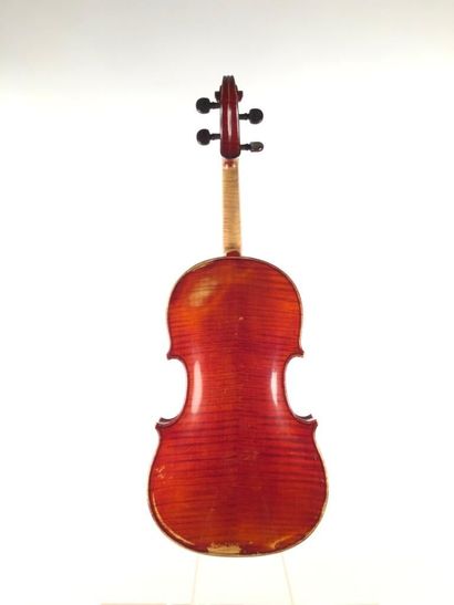 null 
*Interesting viola made around 1930 by Victor QUENOIL, violin maker in Massy...