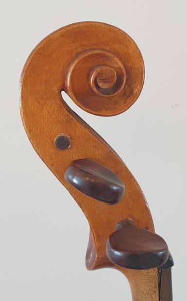 null Violon travail de Mirecourt vers 1900-1920, étiquette modèle d'après Stradivarius,...