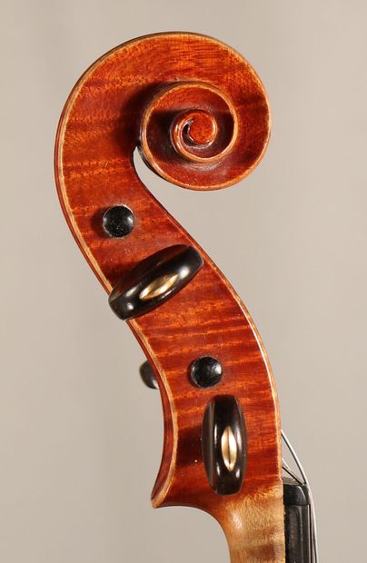 null *Pretty violin made in Mirecourt around 1930/1940, label "Lutherie Artistique...