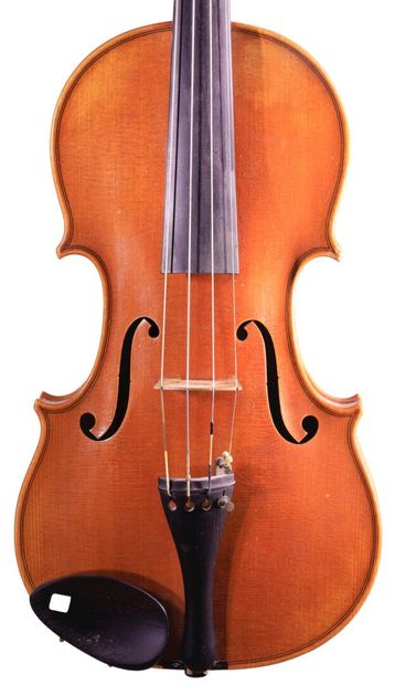 Violin made around 1920/30, bearing apocryphal...