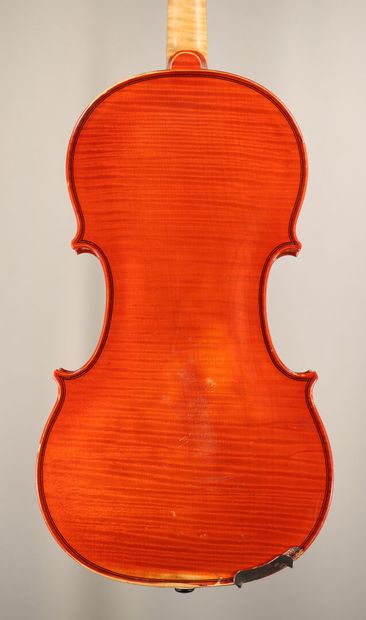 null *German violin made by Paezold in La Chaux de Fond in 1931, with case.

360mm...