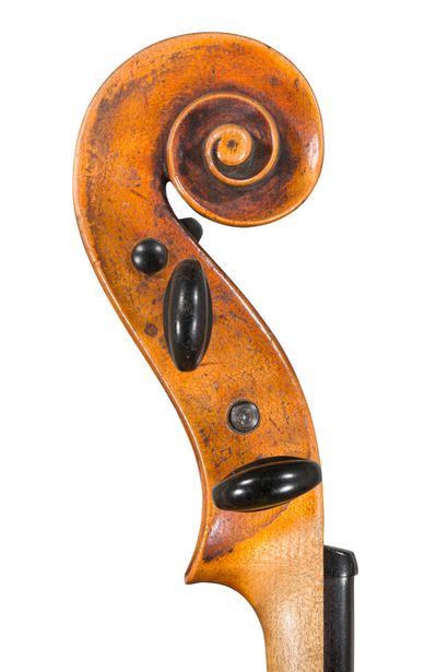 null *Violon allemand fait vers 1900, étiquette apocryphe de Stradivarius, bon état....