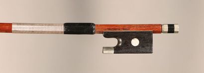 null *Brazilian ¾ size violin bow signed "J. Valdecir Brasil", pernambuco wood stick,...