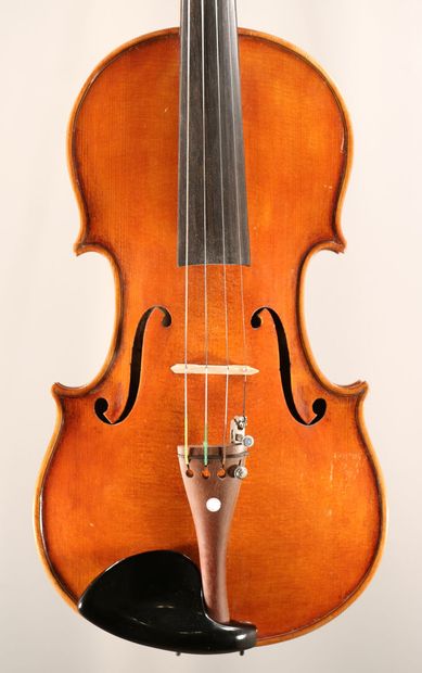 null *Violon travail allemand vers 1930/1940, étiquette en partie illisible de A.Stradivarius,...