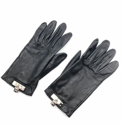 null HERMES, Pair of "Soya" gloves, in black lambskin leather with silk lining, silver...