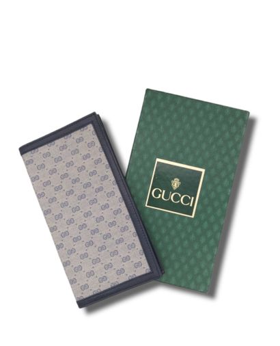 null GUCCI, Wallet in canvas with the brand logo and navy blue leather

9 x 17 c...