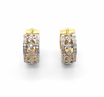 null Pair of creoles in yellow gold 750 set with brilliant-cut diamonds, openwork...