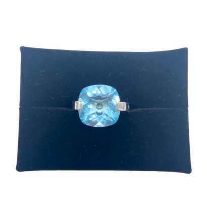 null 
PIANEGONDA, 925 silver ring with a faceted aquamarine 





TDD 53.5, weight...