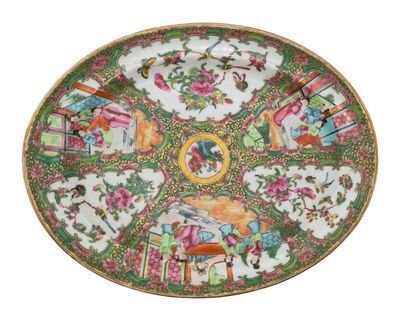 null CHINE, Canton - XIXe siècle
Présentoir de forme ovale en porcelaine émaillée...