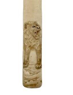null JAPON - Epoque MEIJI (1868 - 1912)
Coupe-papier en ivoire sculpté d'un lion....
