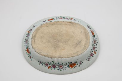 null CHINE, Compagnie des Indes - Epoque QIANLONG (1736 - 1795)
Plat de forme ovale...