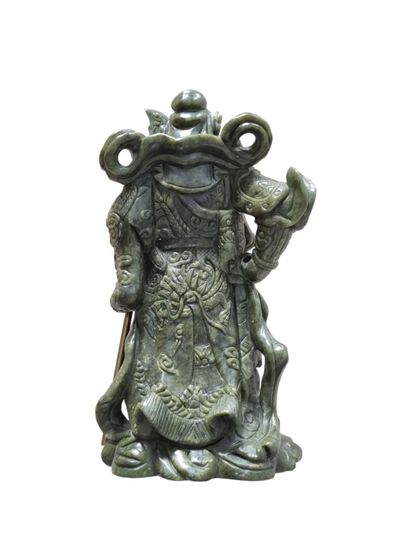 null CHINE - XXe siècle
Statuette de Guanyu jade (néphrite) verte debout tenant sa...
