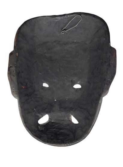 null CHINA - About 1900
Wooden mask with traces of polychromy, ferocious grimacing...