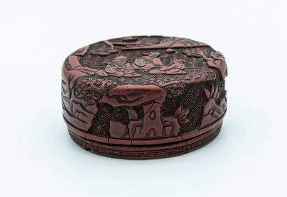 null CHINE - Fin Epoque MING (1368 - 1644)
Boite ronde en laque rouge sculpté des...