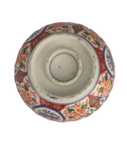 null JAPON, Imari - Début XXe siècle
Bol polylobé en porcelaine décorée en bleu sous...