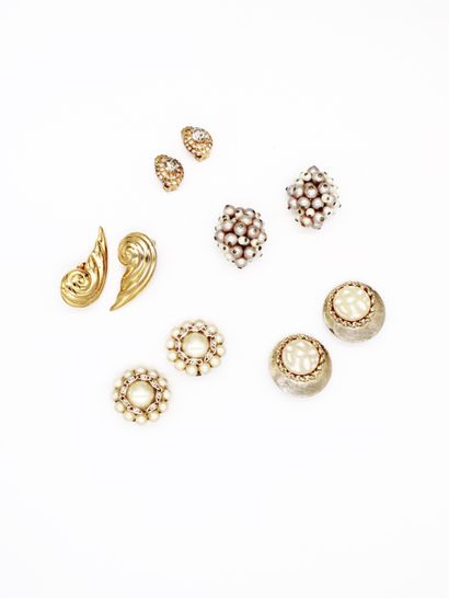null Lot including 5 pairs of fancy ear clips, gilded metal, imitation pearls and...