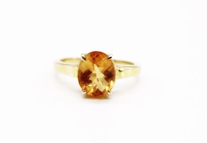 null *375 white gold ring set with a faceted oval-cut citrine, 
TDD 48.5, weight...