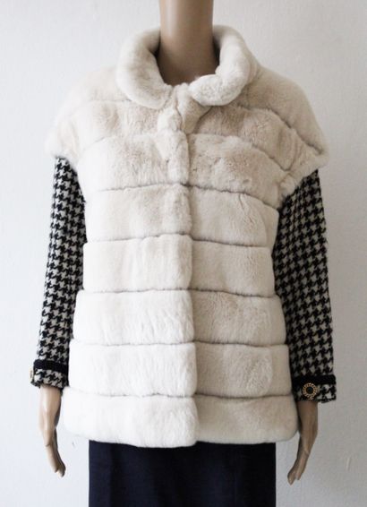 null BOSFOR, Short rabbit coat, horizontal work and houndstooth wool sleeves, fastened...