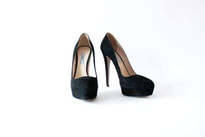 null PRADA, Pair of black suede platform pumps with totebag, traces of use
Size 39,...