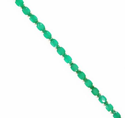 null *Line bracelet in 925 sterling silver set with oval-cut chrysoprases, 18.5 cm,...