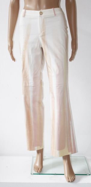null FERRE, Pants in pastel shades embroidered with sequins. Jeans included.
Estimated...