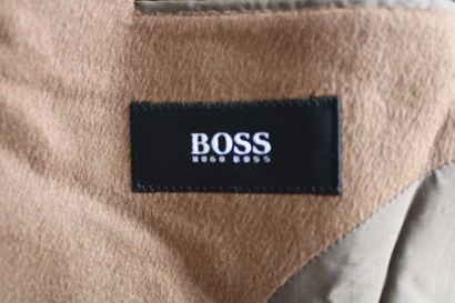 null Hugo BOSS, Camel-colored suit jacket in pure camel wool, two tiny holes on sleeve,...