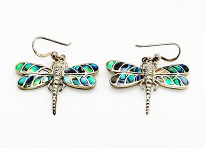 null *Pair of dragonfly earrings in 925 sterling silver, wings inlaid with mother-of-pearl,...