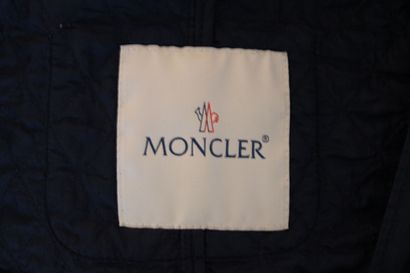 null MONCLER, Navy blue quilted mid-season jacket, white trim
Size 2 (38/40)