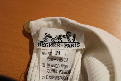 null HERMES, White sleeveless tank top, one button to close the collar in the back
Size...