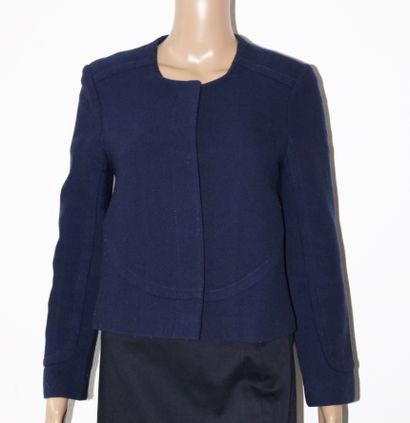 null TARA JARMON, Short jacket in blue wool, four-button closure
Size 38