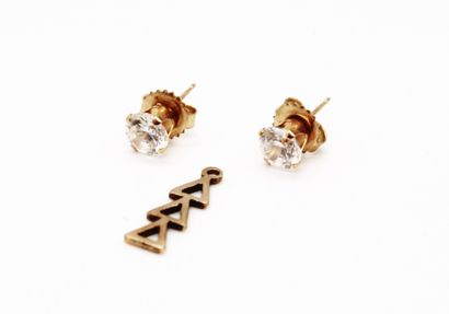 null Lot comprising a pendant and a pair of stud earrings in 585 yellow gold set...