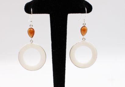 null *Pair of 925 sterling silver earrings with amber cabochon and shell hoop, post...