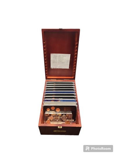 null Lot of 11 collector's coin and medal booklets ESSAIS-COLLECTION EURO, limited...