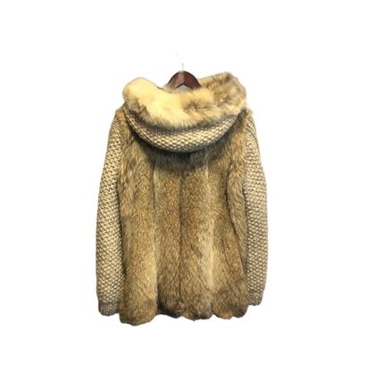 null Claude GILBERT, Hooded jacket in fox fur and knitted wool 
Estimated size 3...