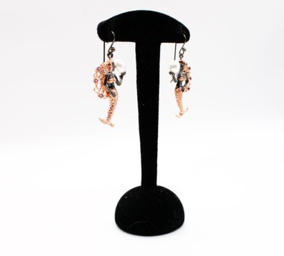 null *Pair of earrings in blackened and pinkish 925 silver, decorated with a mermaid...