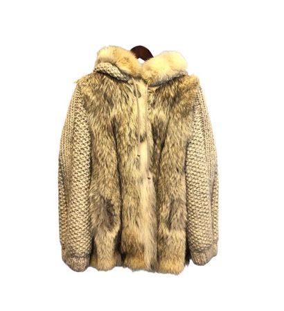 null Claude GILBERT, Hooded jacket in fox fur and knitted wool 
Estimated size 3...