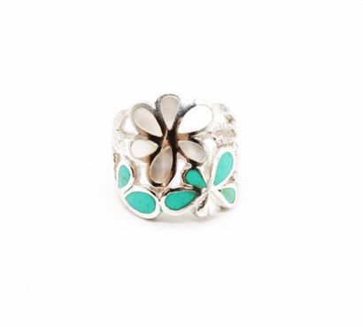 null *925 silver ring with mother-of-pearl and hardstone flower design, 
TDD 51,...