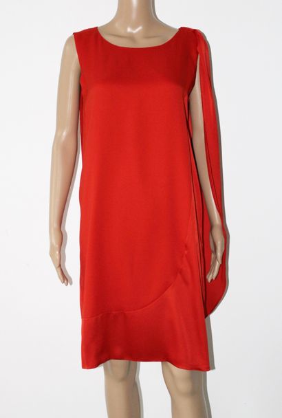 null ARMANI Jeans, Sleeveless red flowing dress
Size 44