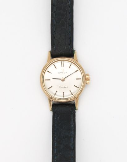 null OMEGA, Ladies' watch in gold-plated metal, cream dial, baton hour markers, hand-wound...