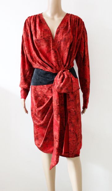 null Emanuel UNGARO, Wrap dress probably in red and black silk decorated with lotus...