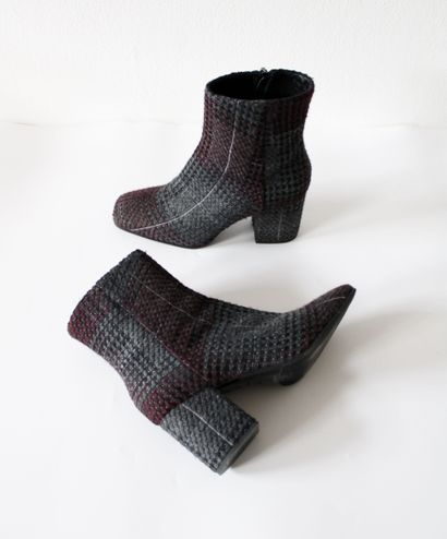 null NAVYBOOT, Pair of heeled ankle boots entirely covered in grey/bordeaux tweed,...