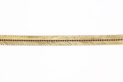 null Yellow gold 750 necklace with partly articulated herringbone link
length approx....
