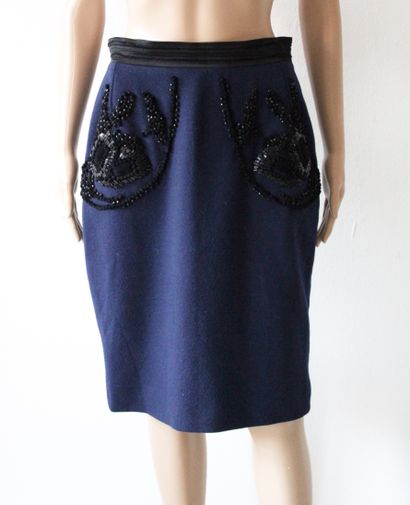 null LANVIN, Navy blue wool skirt, embroidered with two pearl and felt motifs stylizing...